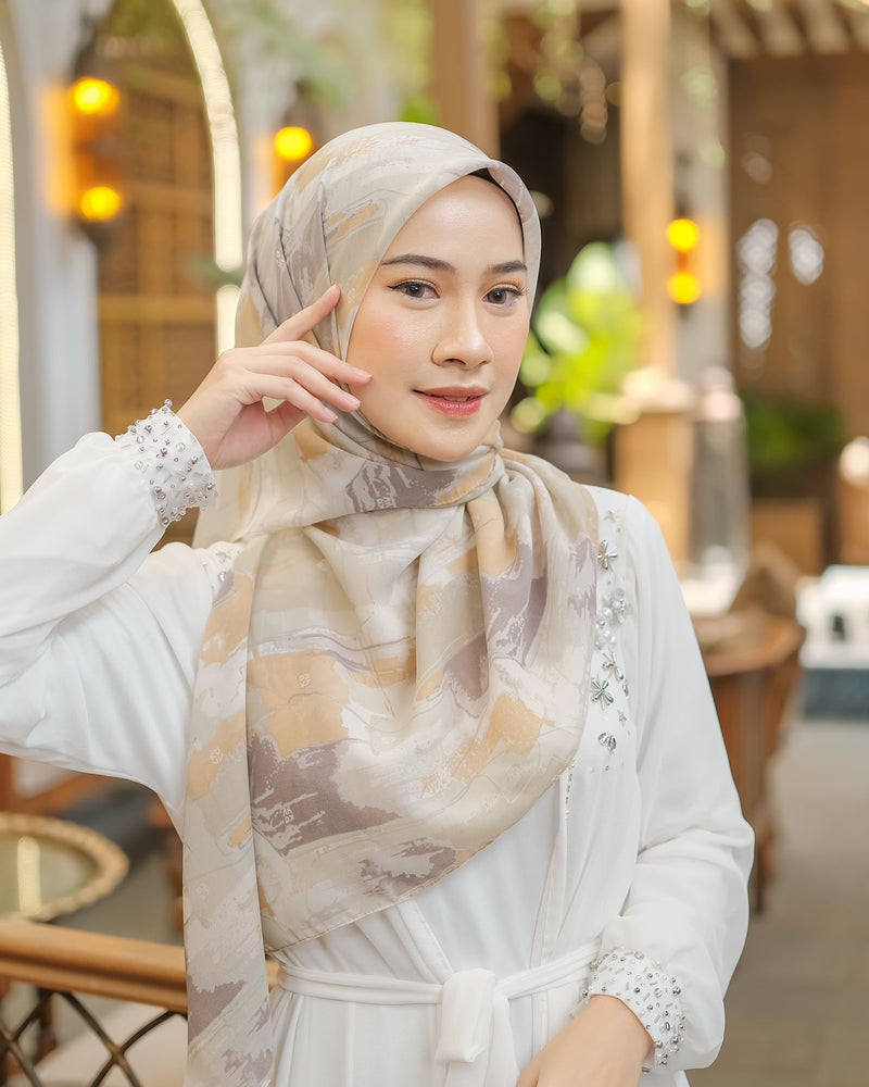 Koyu Hijab Segiempat Motif Viney Jepang Motif Sketsa Abstrak