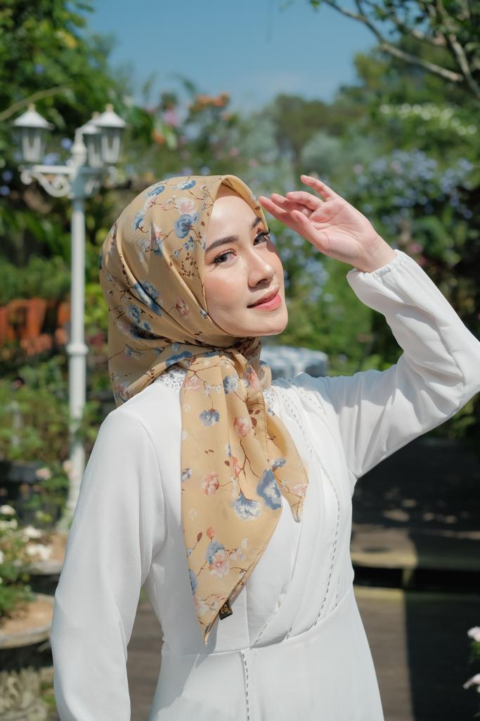 Koyu Hijab Segiempat Motif Viney Jepang Beauty Flower (Japan Series II)