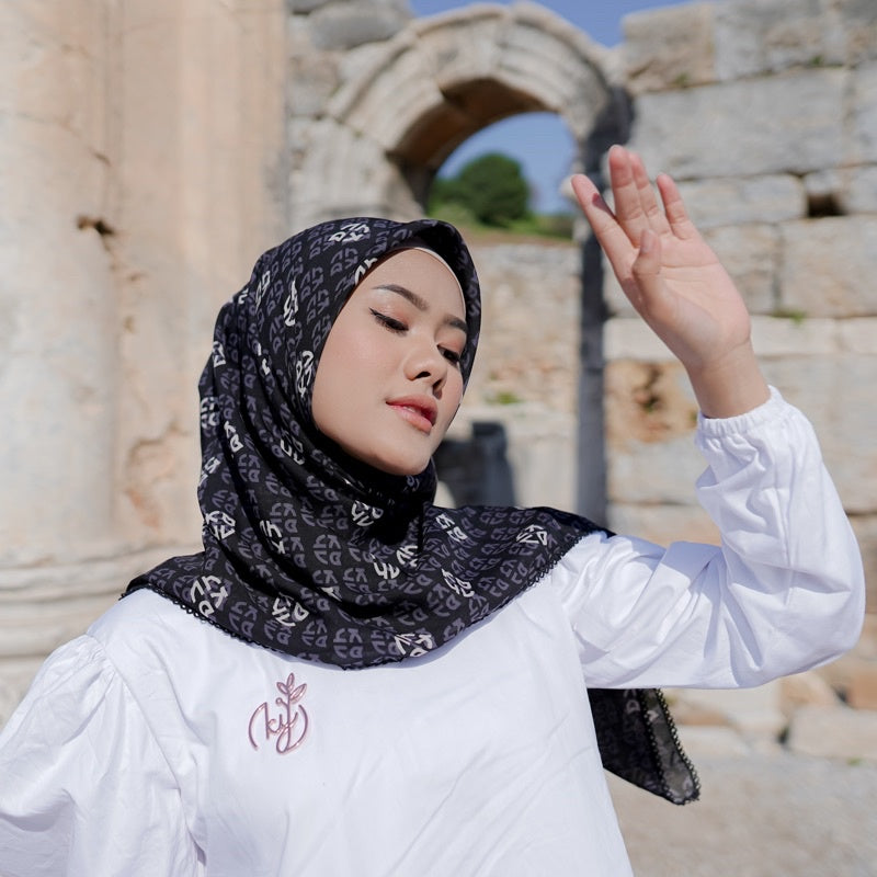 Koyu Hijab Segiempat Motif Viney Jepang Signature Hampers
