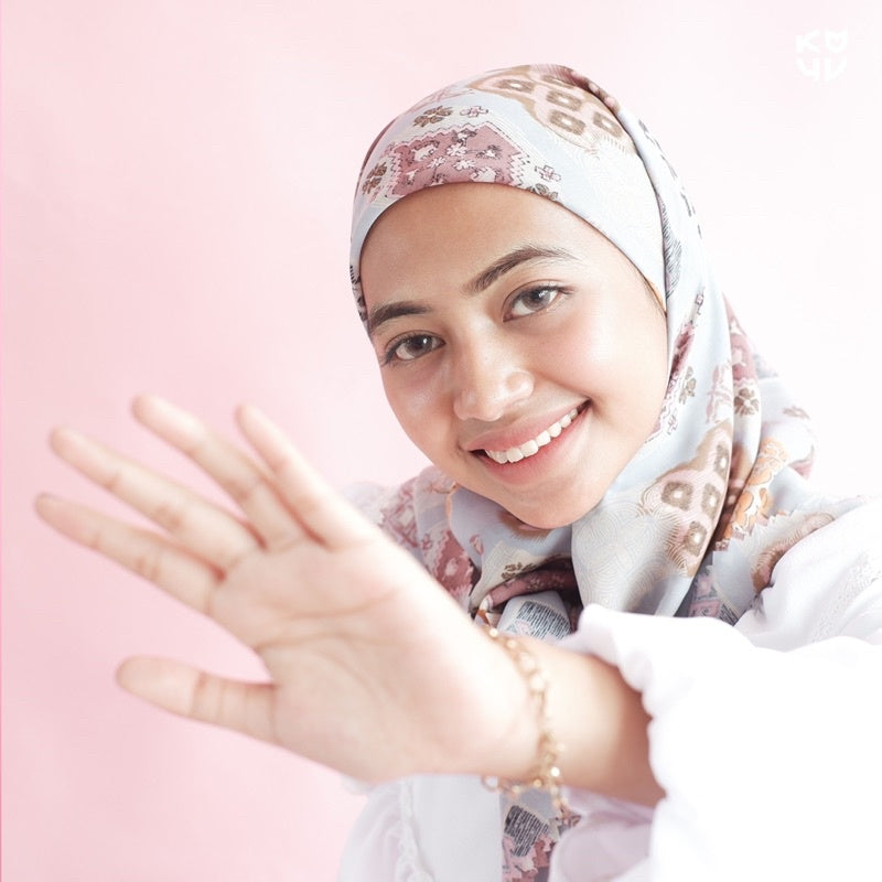 Koyu Hijab Segiempat Motif Viney Jepang Wonderland Lasercut