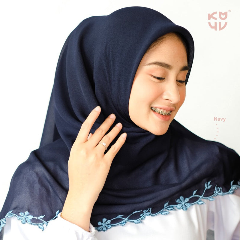 Koyu Hijab Segiempat Viney Jepang Lace ( Bunga ) Embroidery