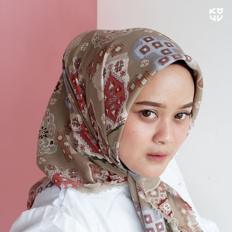 Koyu Hijab Segiempat Motif Viney Jepang Wonderland Lasercut