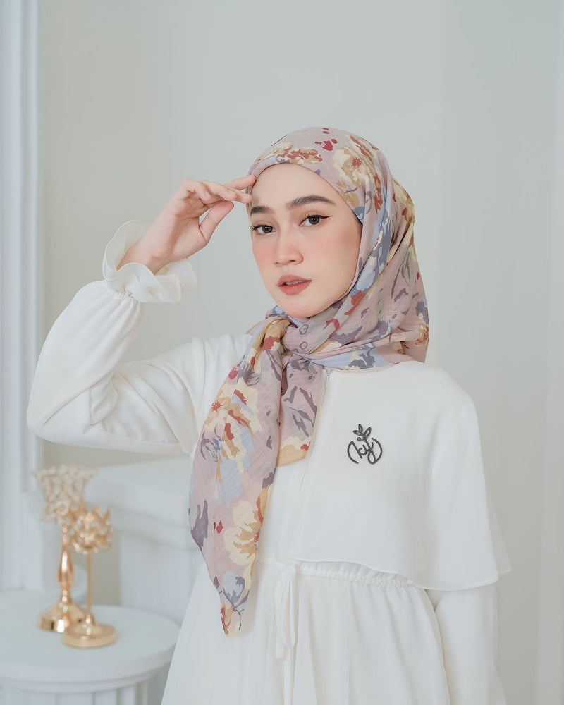 Koyu Hijab Segiempat Motif Hibiscus Patern Wafle Lasercut dan Jahit Tepi