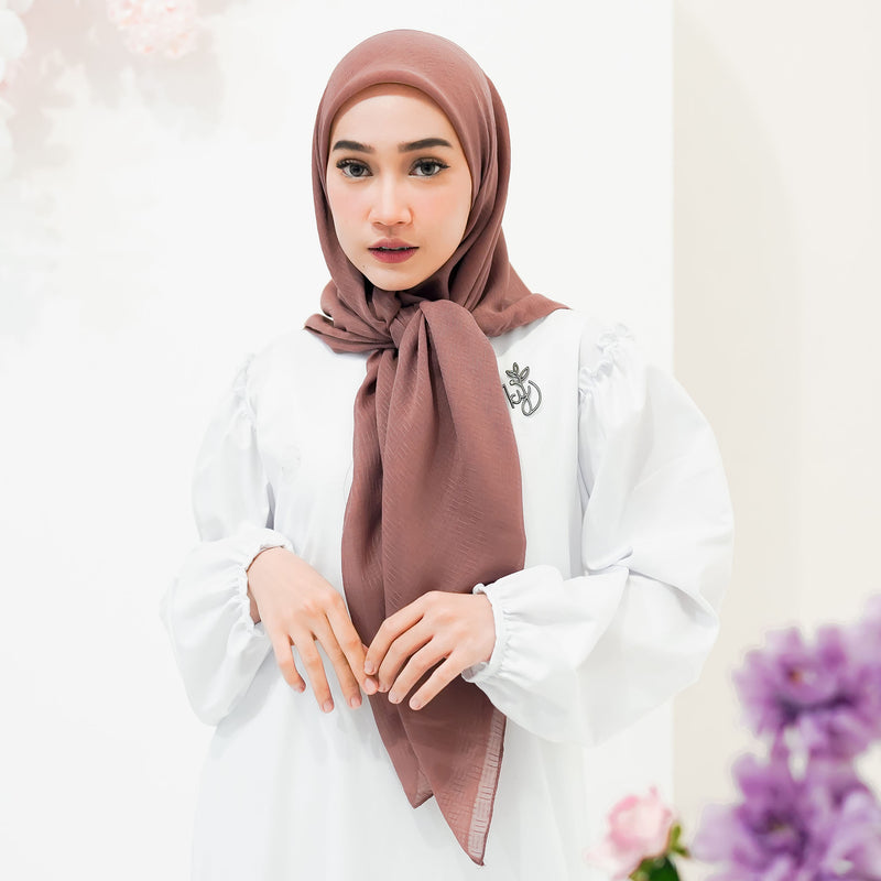 Koyu Hijab Segiempat Plain Potton Ameera