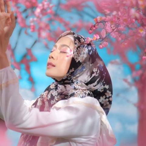 Koyu Hijab Segiempat Motif Sakura Scraft Set Masker Premium Hampers