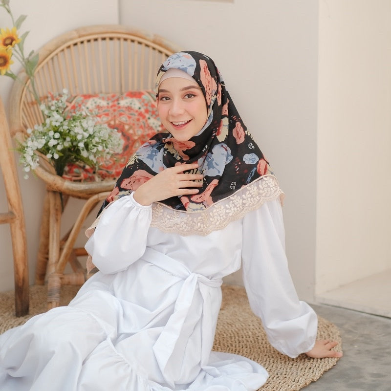 Koyu Hijab Segiempat Viney Jepang Elsa Scraft Lace