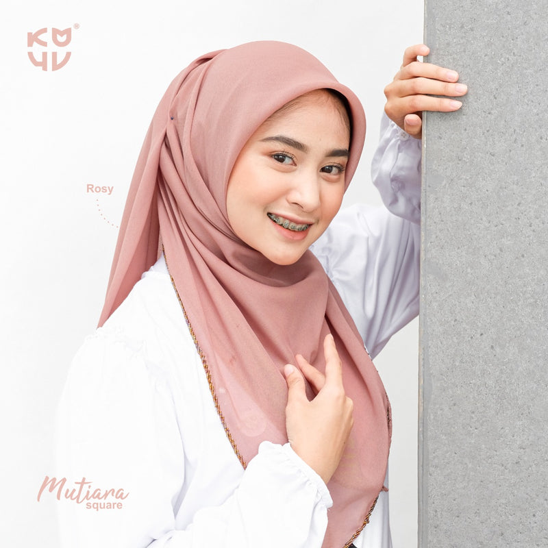 Koyu Hijab Segiempat Mutiara Square (Payet)